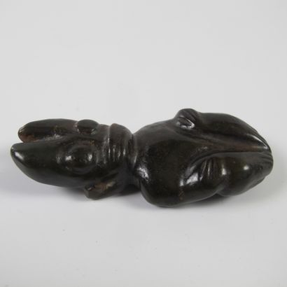 null Jade amulet with crouching shamanic figure. Nephrite. L 8cm. China. Style of...
