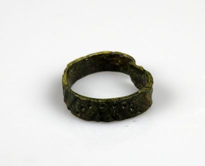 null Ring with geometrical decoration decorated with ocelli

Former collection of...