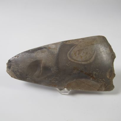 null Triangular polished axe. Flint. L 10.5cm. French prehistory. Neolithic. Unreadable...