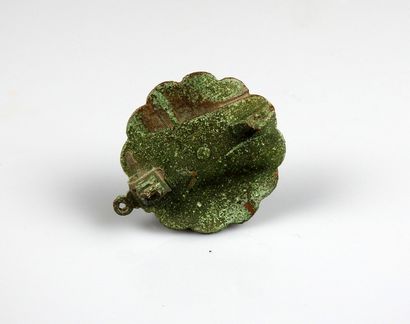 null Green and pink enamelled circular geometrical fibula

Bronze 4 cm

Roman period...