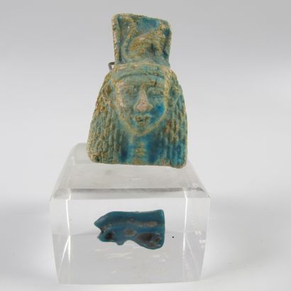 null Two amulets, Udjat eye and goddess aegis. Blue glass paste and siliceous earthenware....