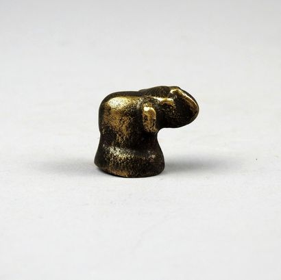 null Elephant.opium weight.

Bronze.

About 2cm.