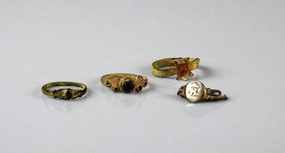 null Bronze or alloy or silver rings.