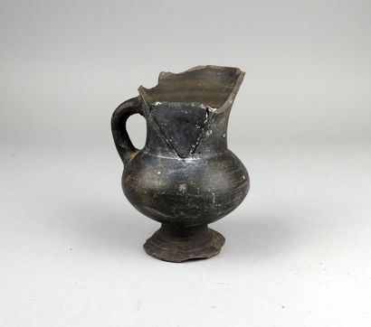 null Pitcher with handle

Black terracotta 11.5 cm restorations

Great Greece 5th...