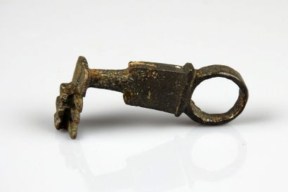 null Key with solid body ending in a toothed comb

Old collection of a provincial...