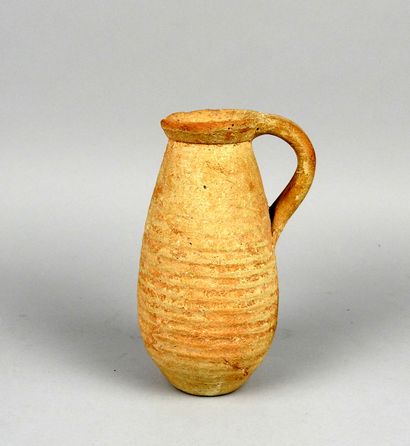 null Pitcher with handle and linear geometric decoration

Terracotta 16 cm

Roman...