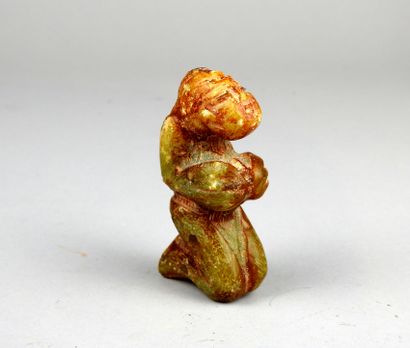 null Statuette representing a woman

Hard stone type jade 8.2 cm

China