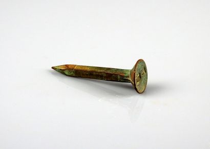 null Nail.roman period or later.inscribed "T O ".

Bronze.L:4,5cm.