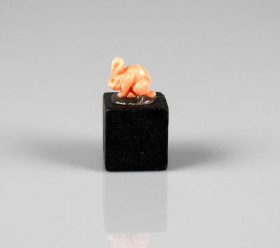 Amulette lapin symbole de fertilité.Corail.Extrême...