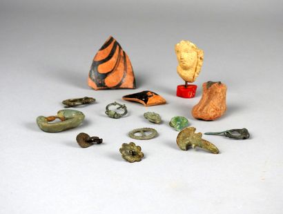Fragments divers antiques à postérieur.