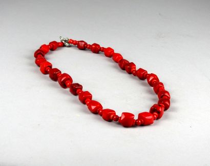 null Gorgonian coral necklace

ritually in red.

L :23cm.