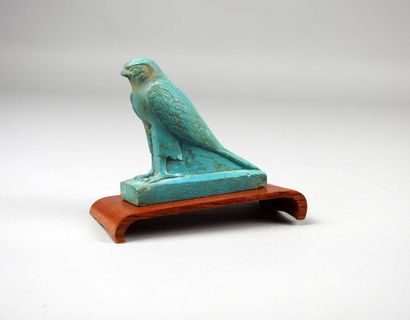 null Horus Falcon.copy.

Composite material.as isL :7,5cm.
