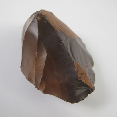 null Beautiful predynastic carinated scraper. Flint with chocolate patina. L 8cm....