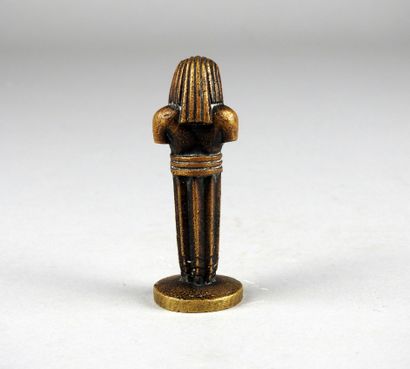 null An epigraphic seal with a bust of a pharaoh.

Bronze, 7,5cm high, 19th cent...
