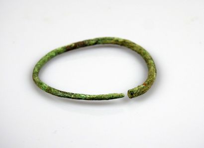 null Bracelet d'enfant

Ancienne collection XIXème d'un notable de province

Bronze...
