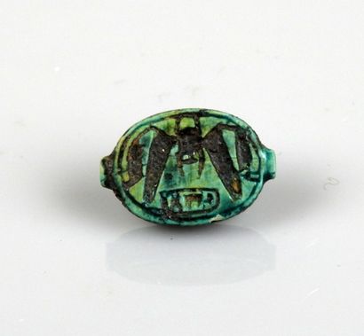 null Oval bead decorated with hieroglyphs and cartouches

Frit 2 cm

Egypt Late Period...