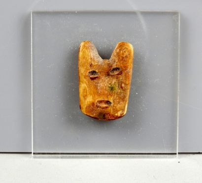 null Mask representing a kind of demon or shaman

Animal material 2.6 cm

Civilization...