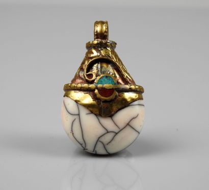 Perle dite chamanique amulette talismanique.Tibet....