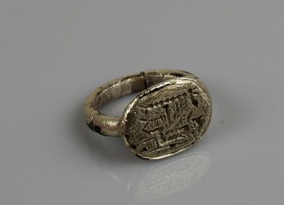 null Seal ring decorated with Zeus on a throne, in front of an element ending with...