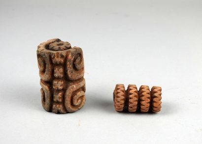 null Set of two sellios (cylinder seals)

Terracotta 3.5 and 5 cm

Pre-Columbian...