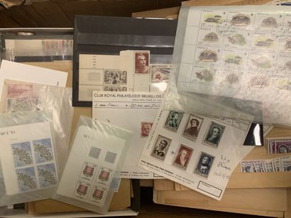 null 8 cartonsBel Ensemble de timbres du monde entier, neufs ou oblitérés, contenu...
