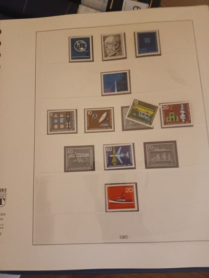 null 1 carton9 albums et 1 pochette. Allemagne DDR et BRD, dont timbres neufs et...