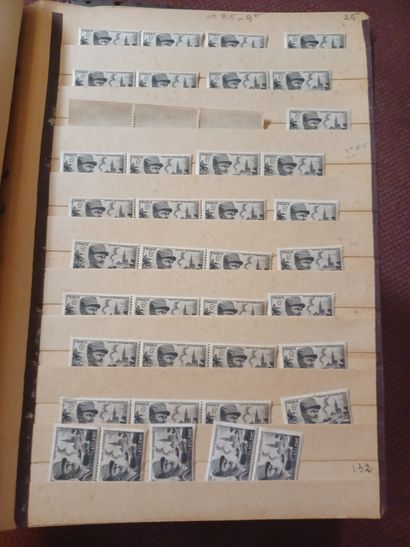 null 1 carton11 albums. France. Bel ensemble de timbres oblitérés après 1950.O/*