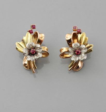 null 
Boucles d'oreilles Fleur en or jaune, 750 MM, ornés de diamants et rubis, vers...