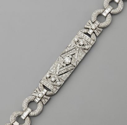 null Bracelet articulé en or gris, 750 MM, dessinant un motif recouvert de diamants...