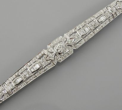 null Bracelet articulé en or gris, 750 MM, recouvert de diamants taille baguette...