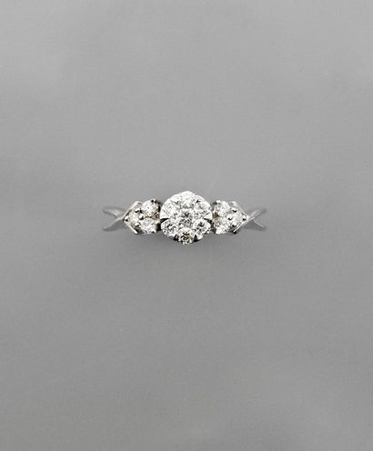 null Fleurette ring in white gold, 750 MM, set with diamonds, size: 55, weight: 2.95gr....