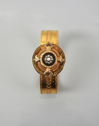 null 
Bracelet articulé en or jaune, 750 MM, entièrement gravé, appliqué d'émail...