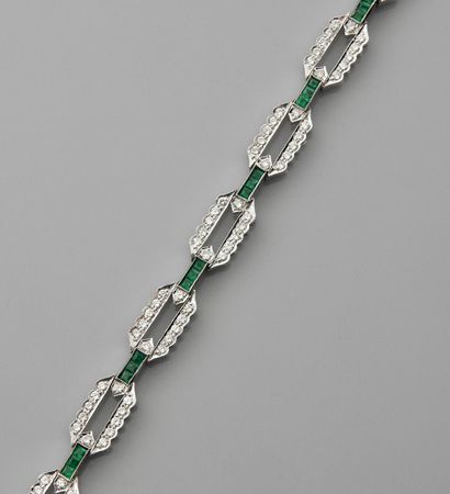 null Fin bracelet en or gris , 750 MM, orné de diamants total 1,80 carat et barrettes...