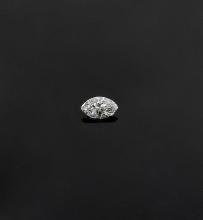 null Diamant sur papier pesant 1,03 carat taille navette, accompagné de son certificat...