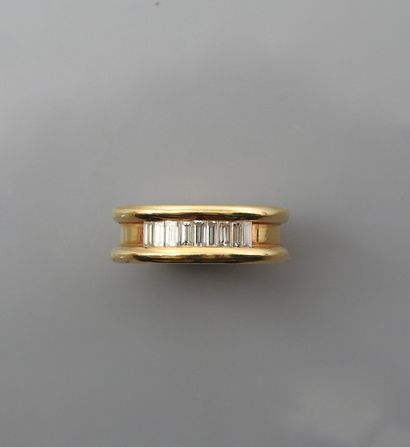 null Bague Anneau en or jaune, 750 MM, centrée de diamants taille baguette, 1 carat...
