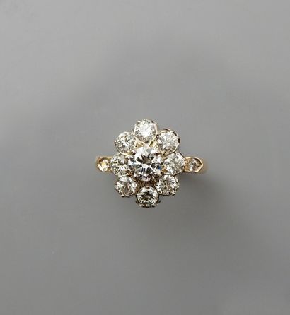 null Bague Fleur en or gris, 750 MM, centré d'un diamant taille brillant pesant 0,84...