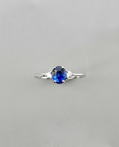 null White gold ring, 750 MM, set with an oval sapphire weighing about 1 carat with...