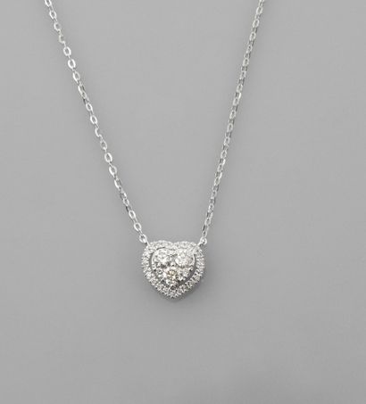 null Collier d'or gris, 750 MM, centré d'un coeur diamanté, fermoir anneau à ressort,...