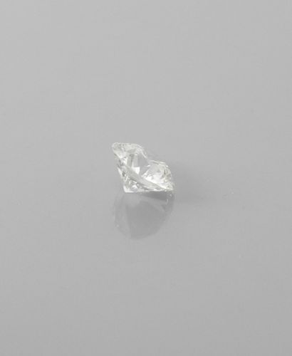 null 
Bague solitaire en or gris 750MM et, platine 900 MM, ornée d'un diamant taille...