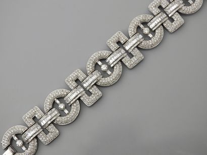 null Bracelet formé d'éléments ronds et rectngulaires d'or gris, 750 MM, finement...