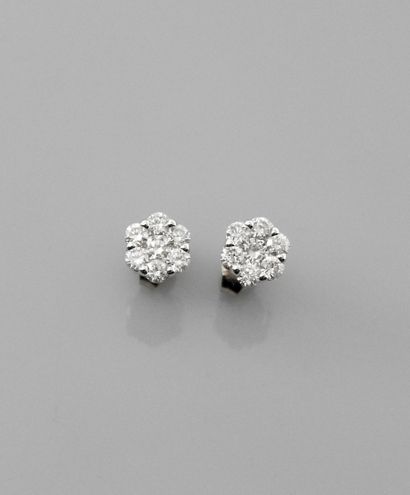 null Flower earrings in white gold, 750 MM, covered with diamonds, total 0.70 carat,...