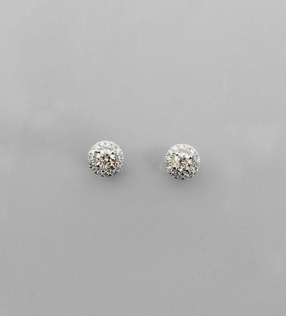 null Boutons d'oreilles ronds en or gris, 750 MM, recouverts de diamants, poids :...