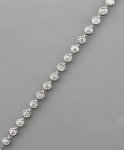 null Bracelet Ligne en or gris, 750 MM, souligné de diamants, total 0,70 carat en...