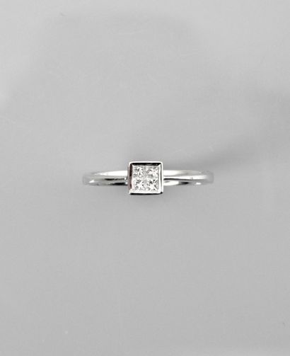 null Ring in white gold, 750 MM, set with four princess-cut diamonds, size: 53, weight:...