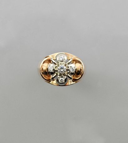 null Yellow gold ring, 750 MM, set with diamonds with gold arches, circa 1940, size:...