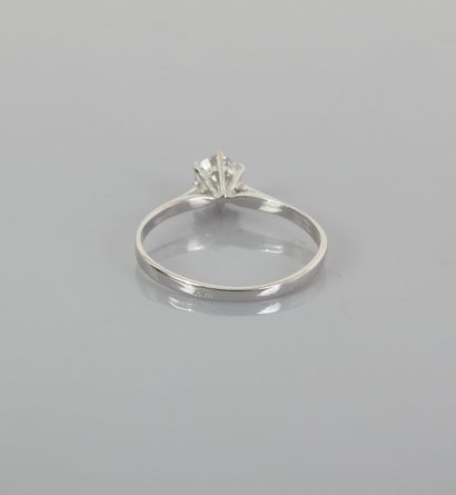 null Bague solitaire en or gris, 750 MM, ornée d'un diamant pesant 0,50 carat environ,...