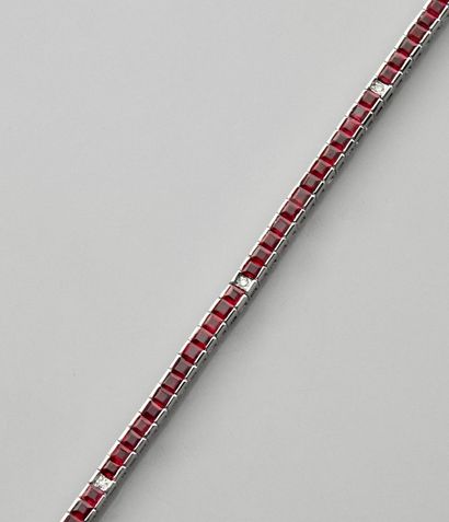 null Bracelet Ligne en or gris, 750 MM, souligné de rubis calibrés total 5,50 carats...