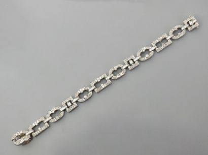 null Bracelet formé de douze sections d'or gris, 750 MM, soulignées de diamants diverses...
