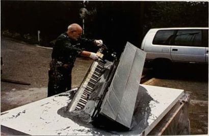 ARMAN (1928-2005) * Emersion "Ronan à Roncevaux", 1998
Cut-out piano and acrylic...