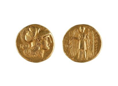 MACEDOINE ALEXANDRE III LE GRAND
Statère d’or
A/ Tête casquée d’Athena à droite
R/ Niké debout, un serpent à gauche
Atelier de Sardes
334-323 avant J.-C.
Or 8.57 gr